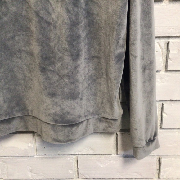 JUICY COUTURE VELOUR LONG SLEEVED SWEATSHIRT SIZE MEDIUM - Picture 6 of 8